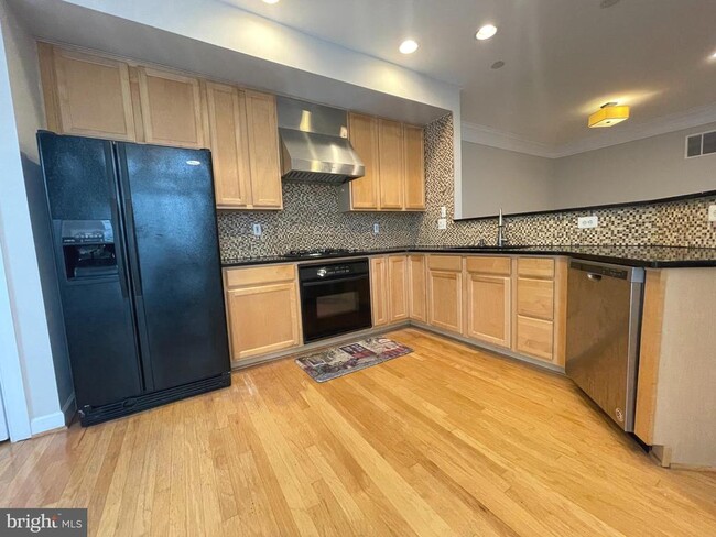 Building Photo - 11451 Fogarty Ct