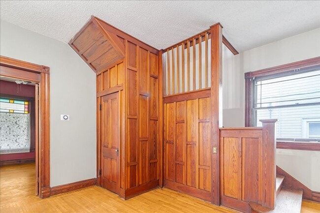 Building Photo - 411 N College St