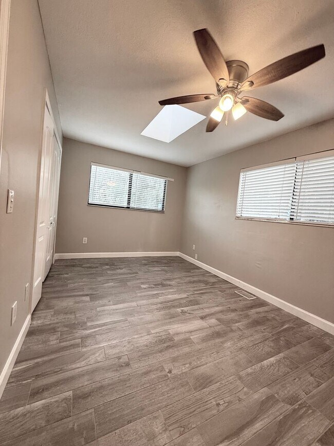 Building Photo - 621 Landings Pl