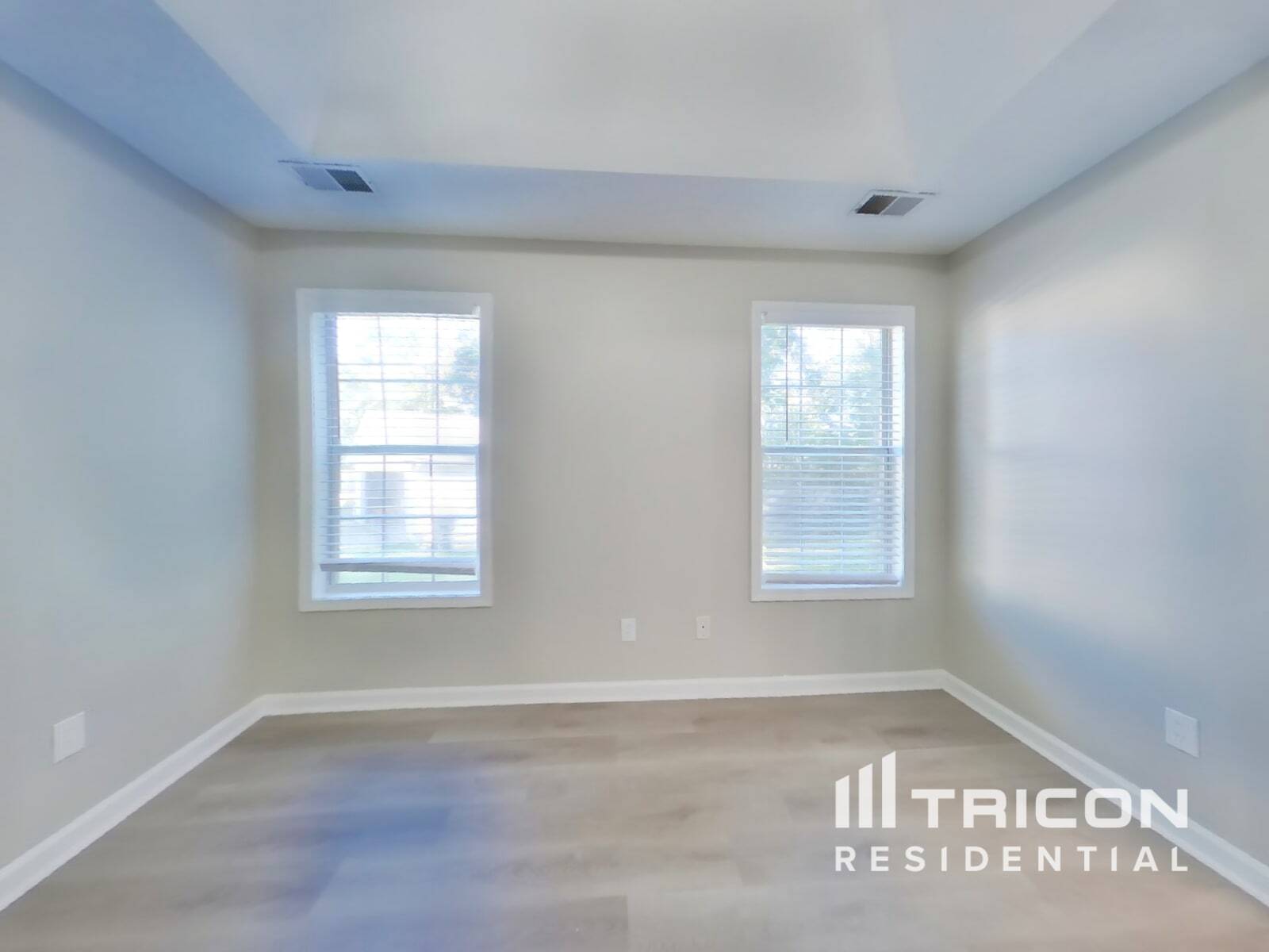 Building Photo - 520 Sarah's Ln