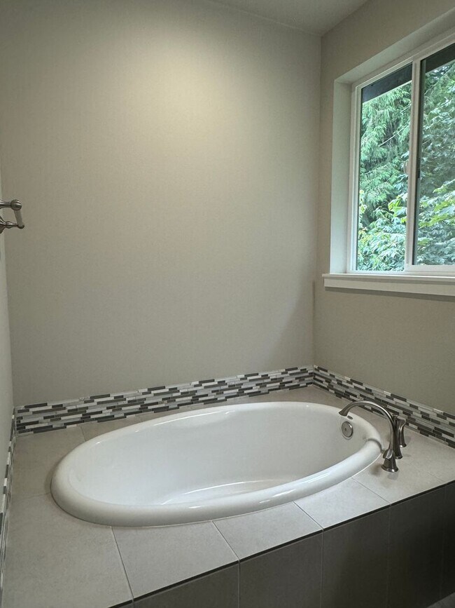 Building Photo - Wonderful Central Kitsap 4 bedroom in Village View neighborhood...now available