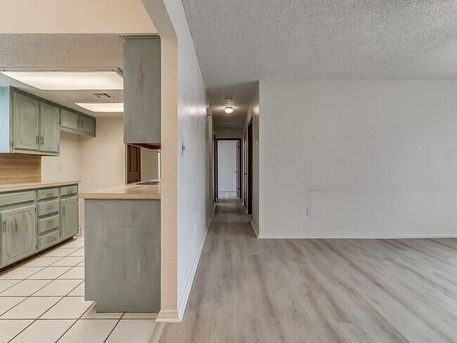 Building Photo - 2b 2ba in Piedmont Schools