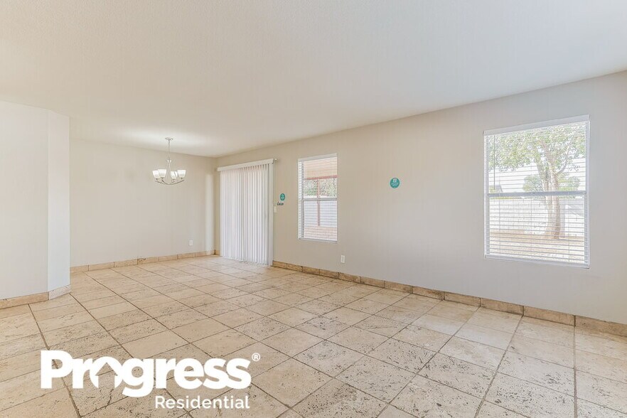 Building Photo - 532 N Nassau