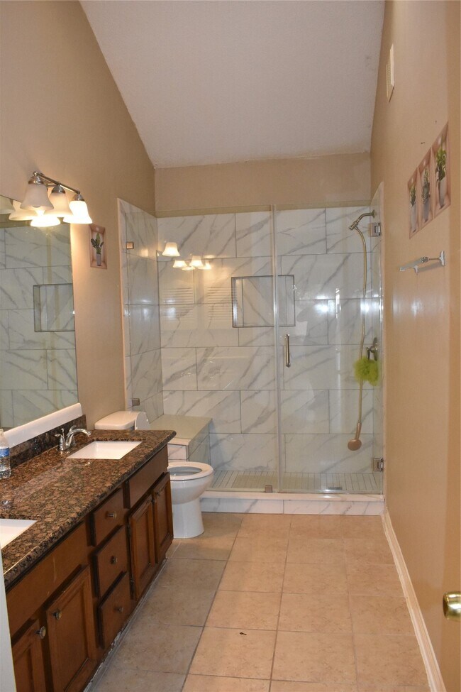 Building Photo - 8903 Kalewood Dr
