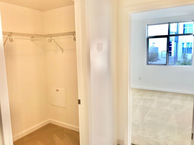 Building Photo - Potrero Hill 2Br/2Ba Modern Condo w/Parkin...