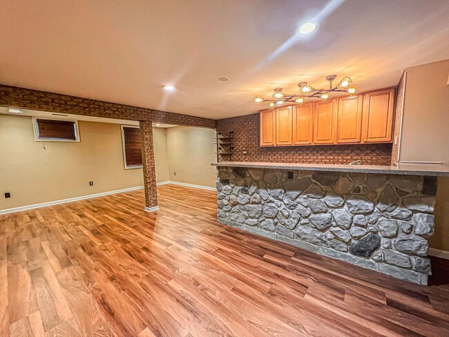Building Photo - Stunning 4 Bedroom 3 Bathroom Brick Home W...