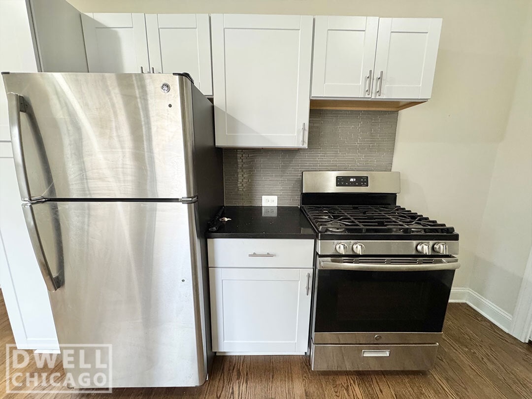 Building Photo - 3825 N Greenview Ave