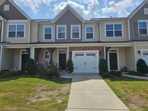 Building Photo - Well Maintained Large townhome in Steele Creek