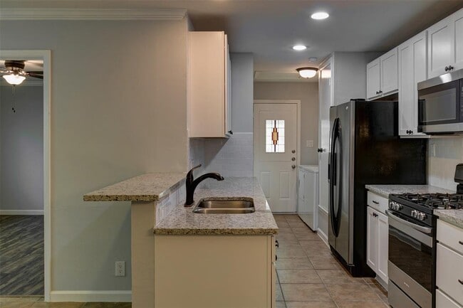 Building Photo - 800 Osage Dr
