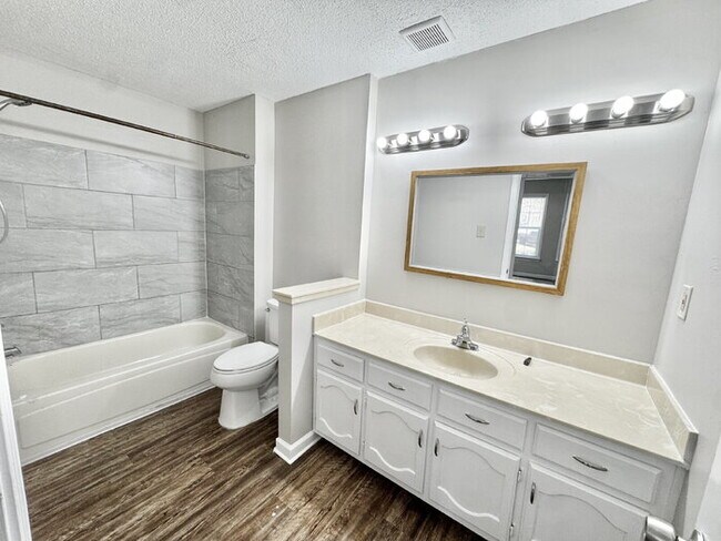 Building Photo - 8569 Kings Cross Cove