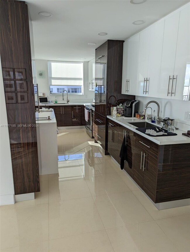 Building Photo - 9273 Collins Ave