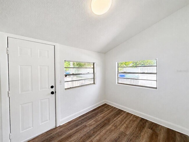 Building Photo - 2310 S Shine Ave