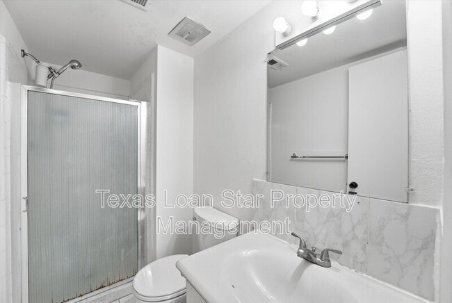 Building Photo - 12447 Sharpview Dr