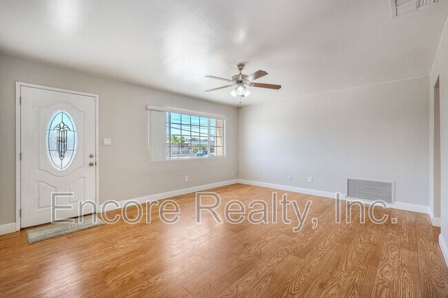 Building Photo - 71 E Palomar St