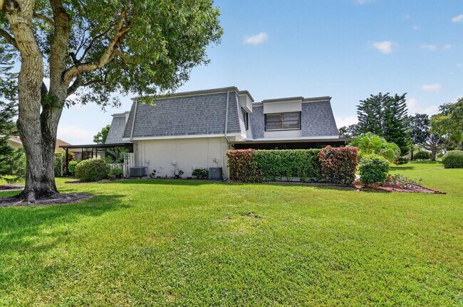 Building Photo - 812 NW 30th Ave