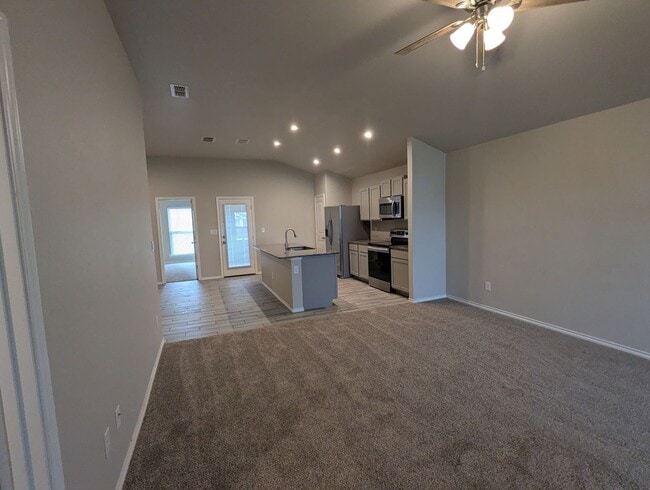 Building Photo - Beautiful Maintained home in Bellfarms