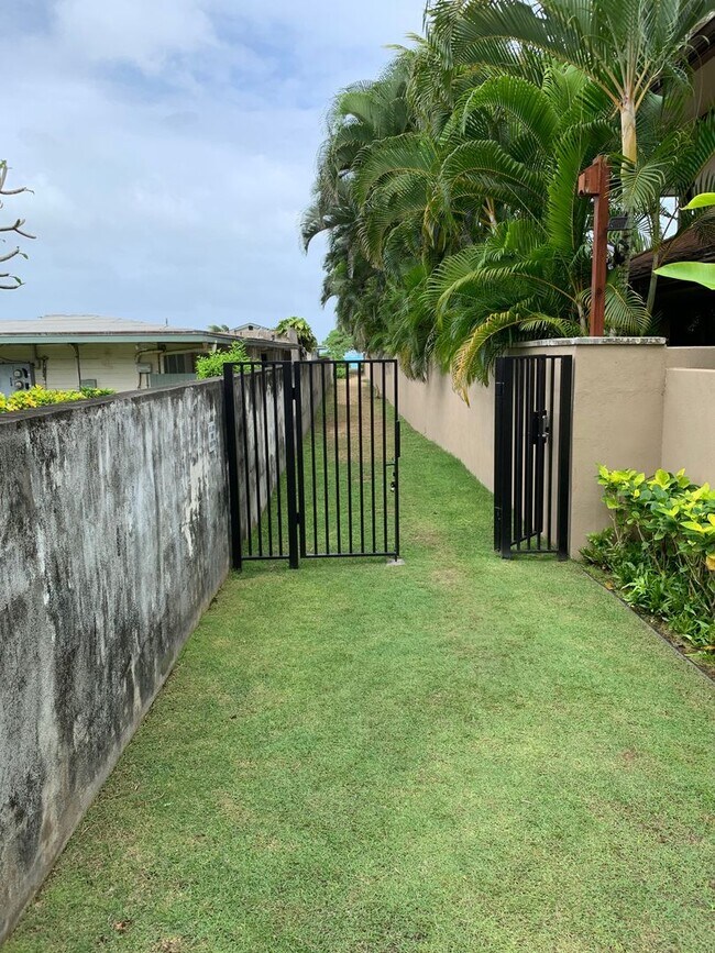 Building Photo - Sustainable Coastal Lifestyle: 2BR House with PV Solar Near Beach