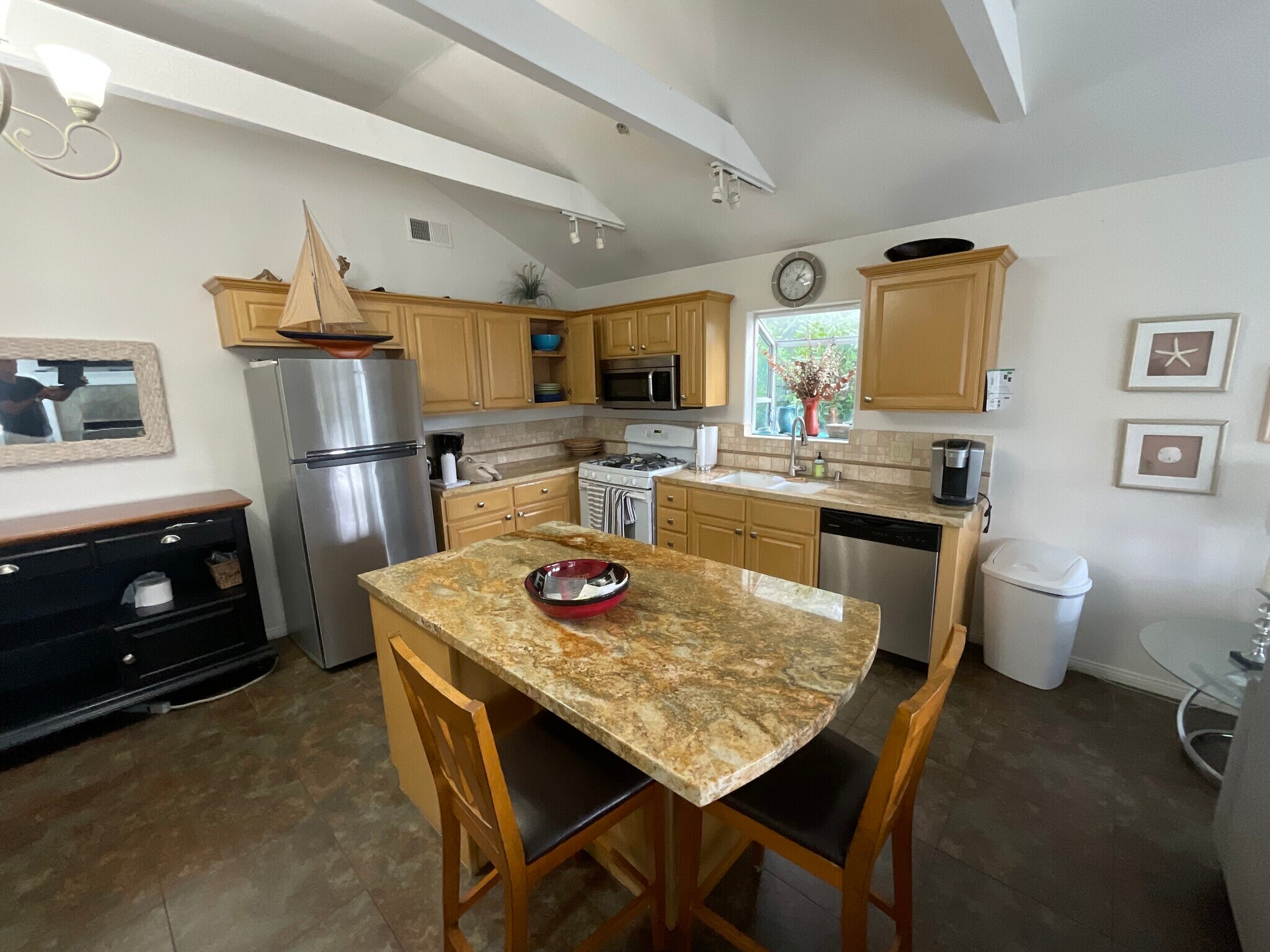 Building Photo - 238 Avenida Montalvo
