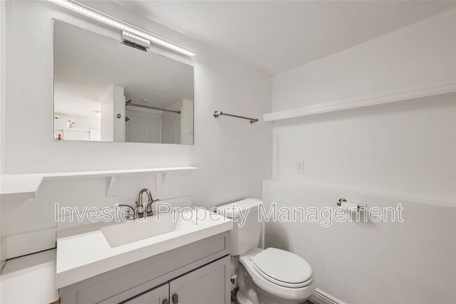 Building Photo - 5012 S Field Ct