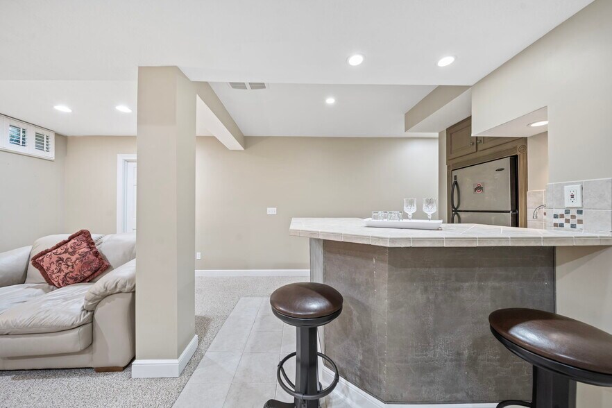 Building Photo - 4939 Stonehaven Dr
