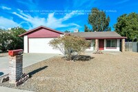 Building Photo - 2636 E Cactus Rd