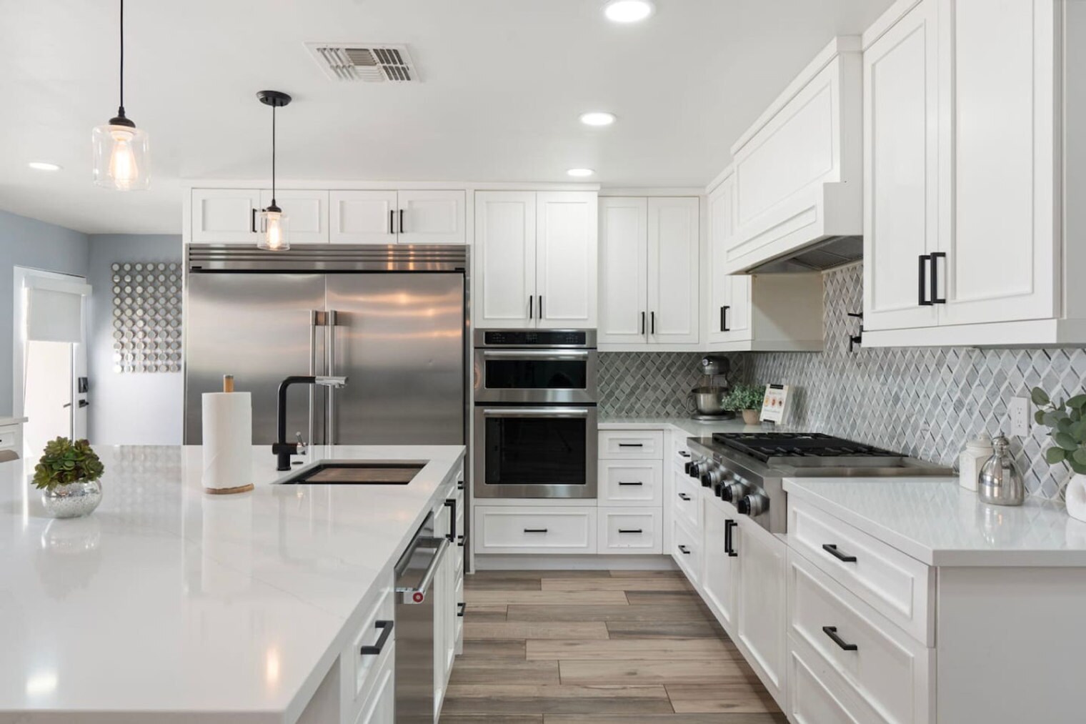 Building Photo - 1010 E Sorenson Cir