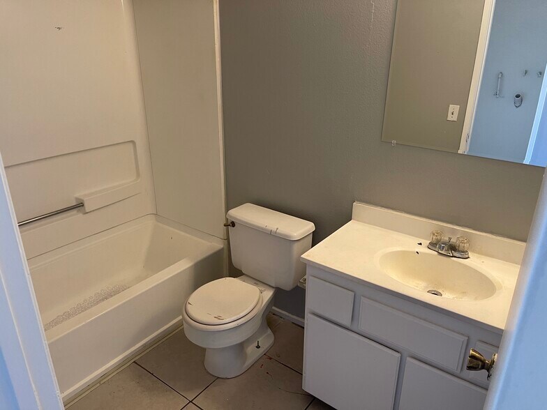 Building Photo - 1025 N Tippecanoe Ave