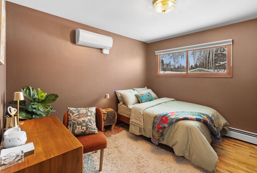 Building Photo - 1114 S Bozeman Ave