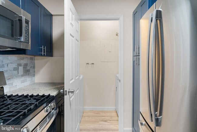 Building Photo - 408 Stockton Ct