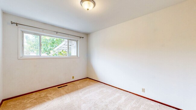 Building Photo - 1426 3rd St