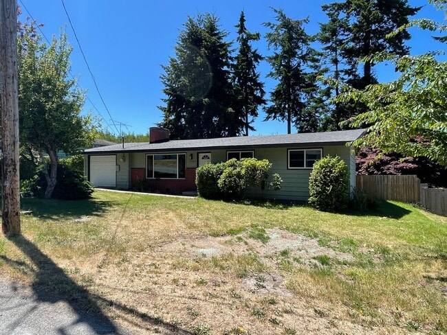 Building Photo - ***PENDING APPLICATION***Pet Friendly 3 Be...
