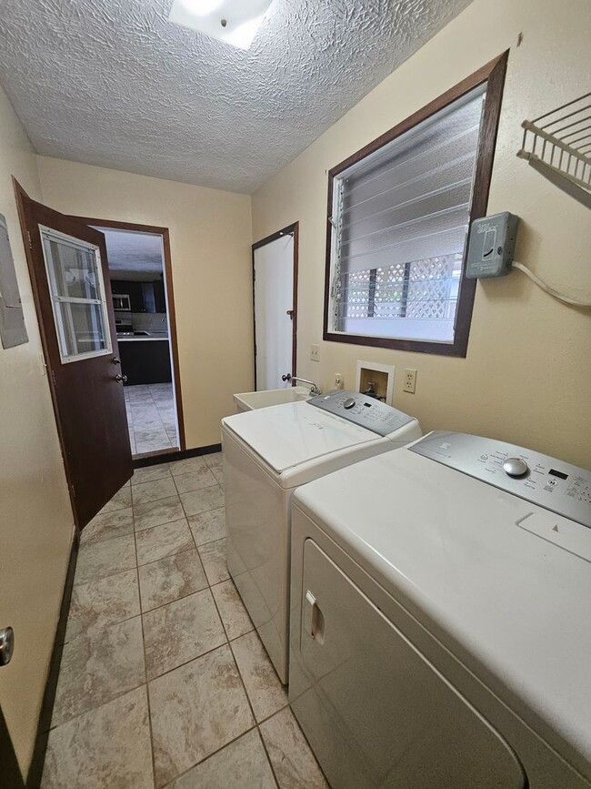 Building Photo - Beautiful 3 bedroom home in Hilo