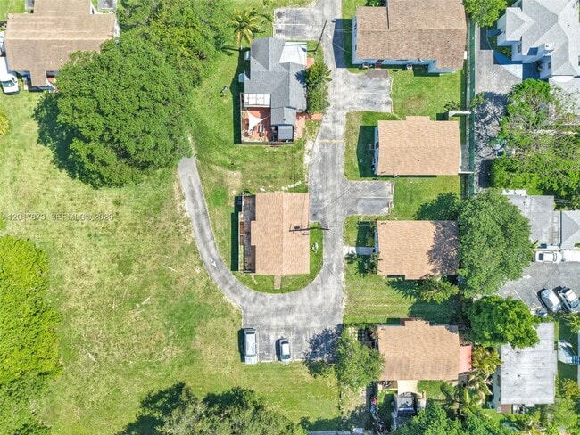 Building Photo - 577 NW 90th St