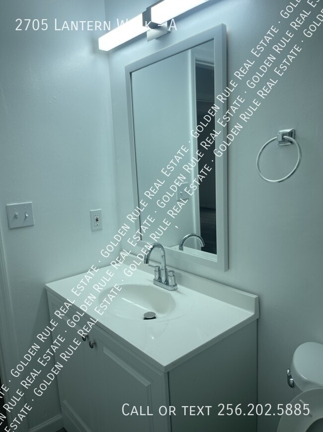 Building Photo - 2705 Lantern Walk SE