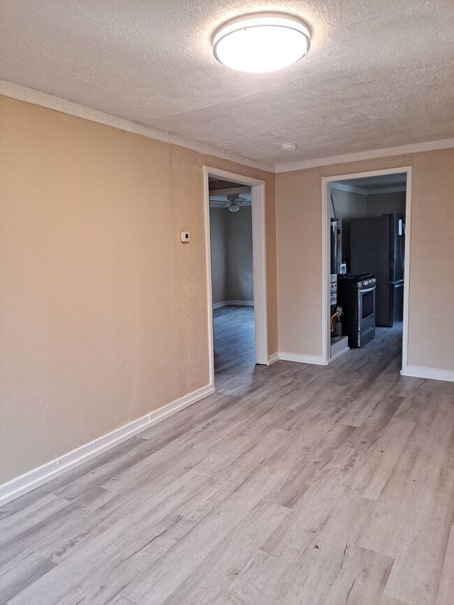 Building Photo - ALL PROSPECTIVE TENANTS MUST SUBMIT A $58 ...