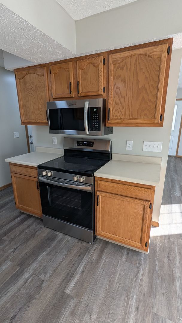 Building Photo - MN Cedar Village (859)