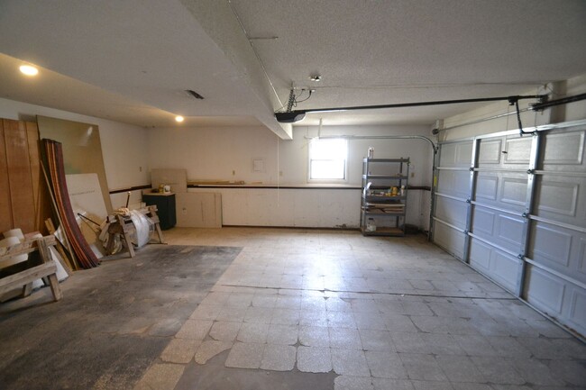 Building Photo - Newly Remodeled 3 Bedroom with Great View!