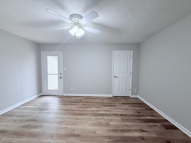 Building Photo - 2 Bedroom/2.5 bath near Lake Lanier