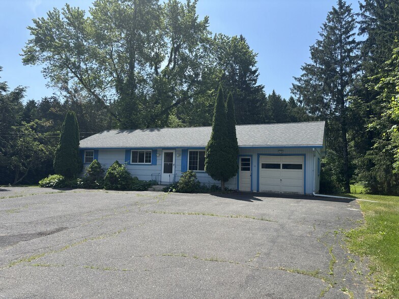 Building Photo - 39 Huntington Rd