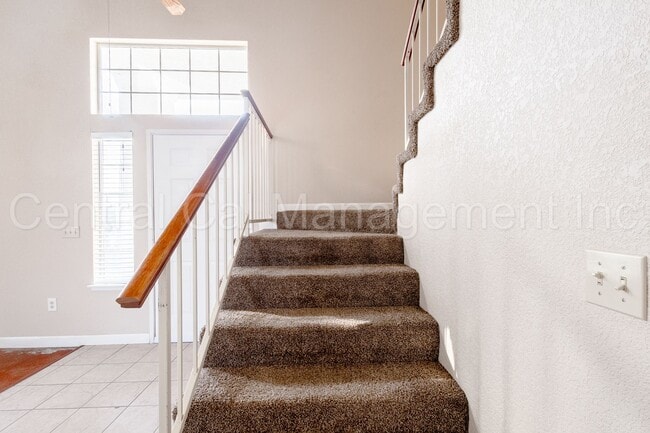 Building Photo - 3 Bedroom/2.5 Bath Home in Silver Creek - $2295 Per Month!