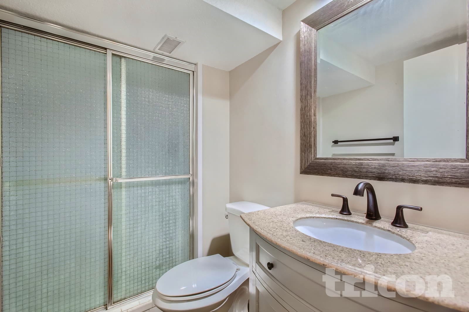 Building Photo - 1916 Lamplight Dr