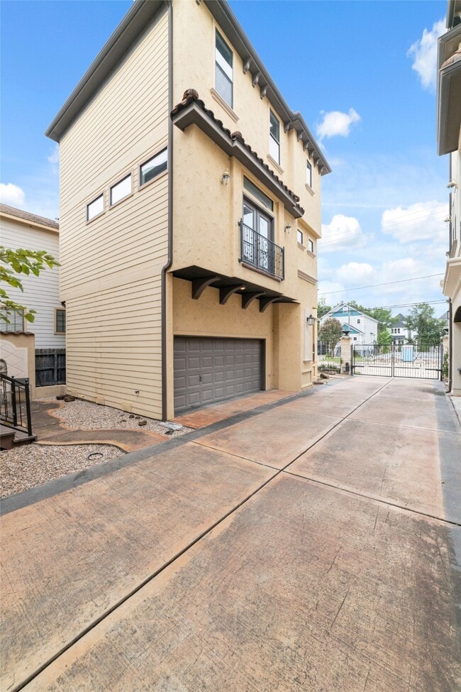 Building Photo - 1506 W 23rd St