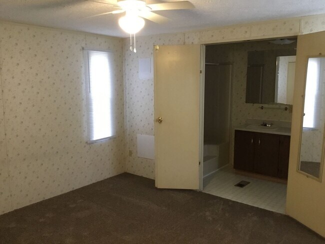 Building Photo - NOW AVAILABLE! 3 Bedroom 2 Bath Home on 1.36 Acres!!