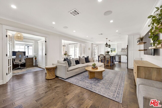 Building Photo - 4621 Allott Ave