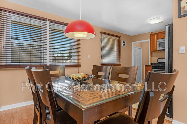 Building Photo - 8402 Church Ln