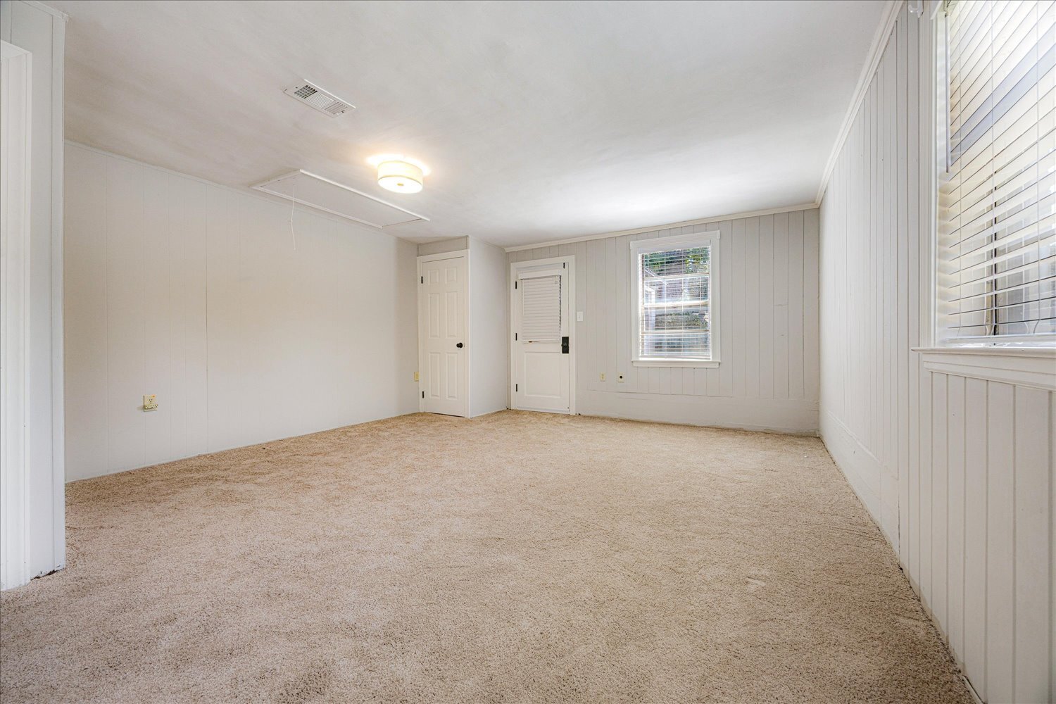 granny suite bedroom - 171 Palisade St