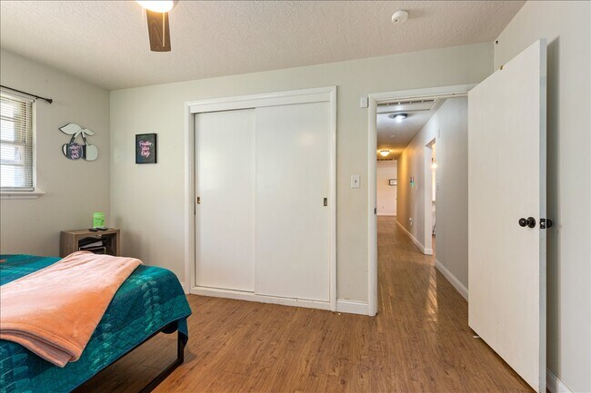 Building Photo - 3308 NW Atlanta Ave