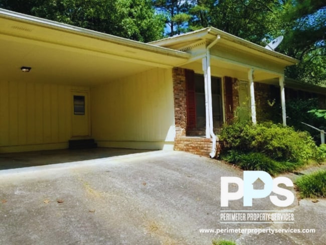 Building Photo - 6999 Knollwood Dr