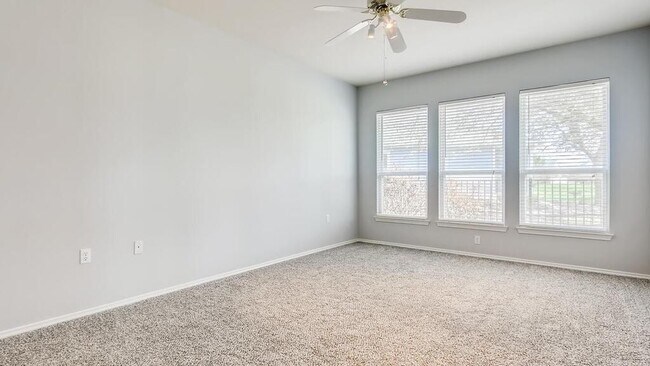 Building Photo - 303 Bonham Loop