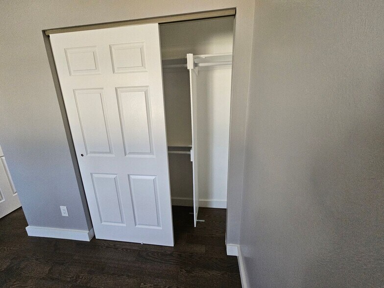 Building Photo - 1960 S Xanadu Way